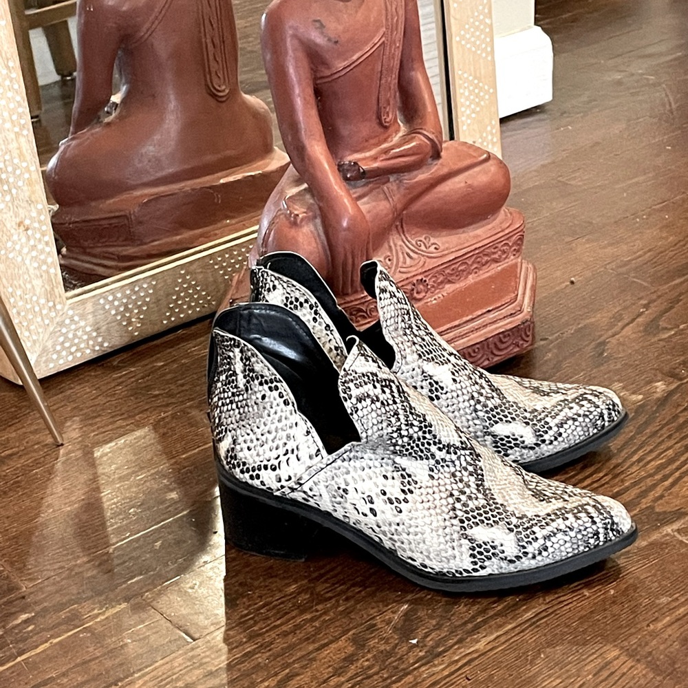 Blondo Waterproof Bootie